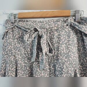 Urban Romantics Gray and Pink Floral Summer Skort with Bow Tie Large